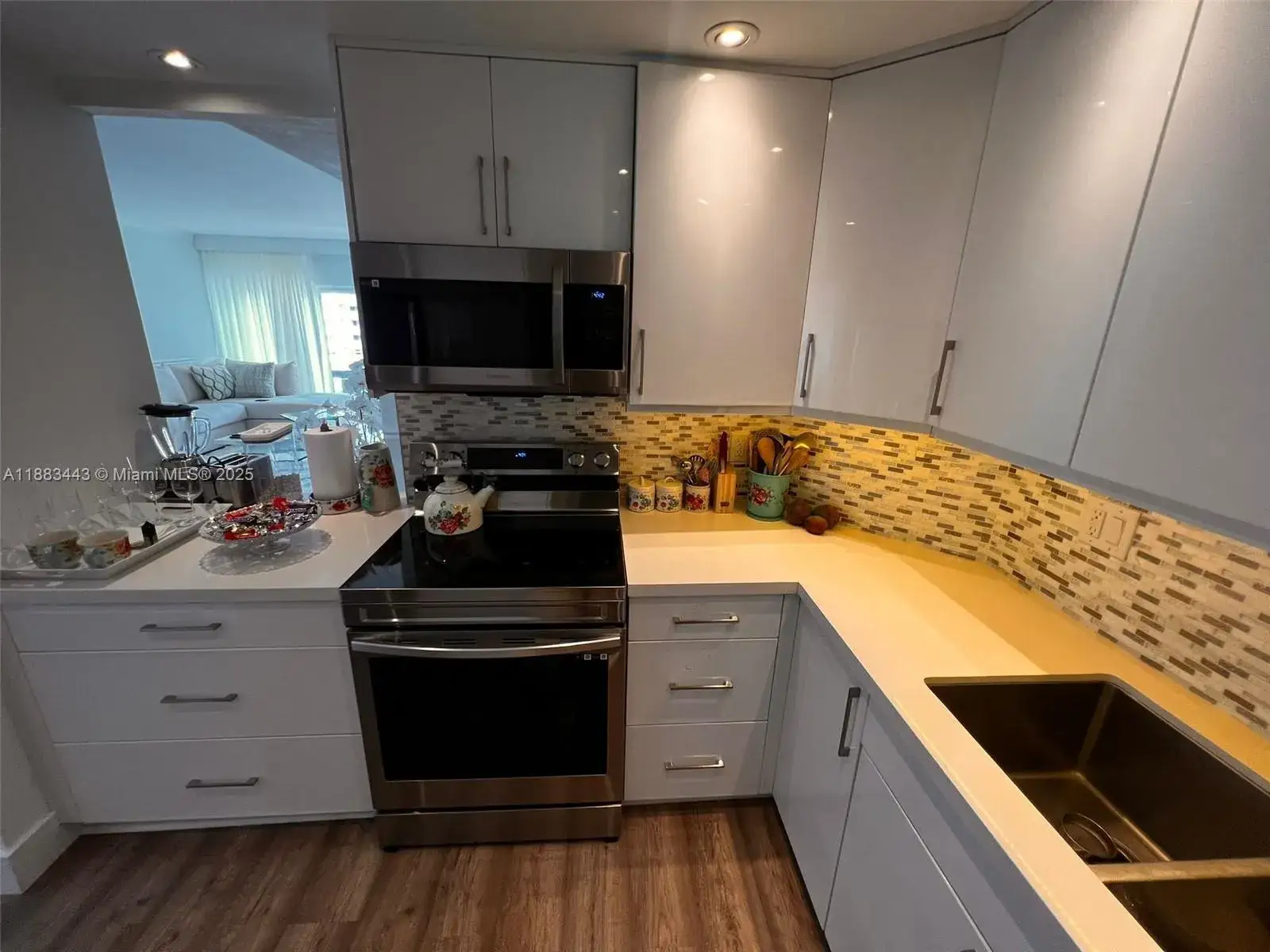 500 Bayview Dr # 1021, Sunny Isles Beach FL 33160