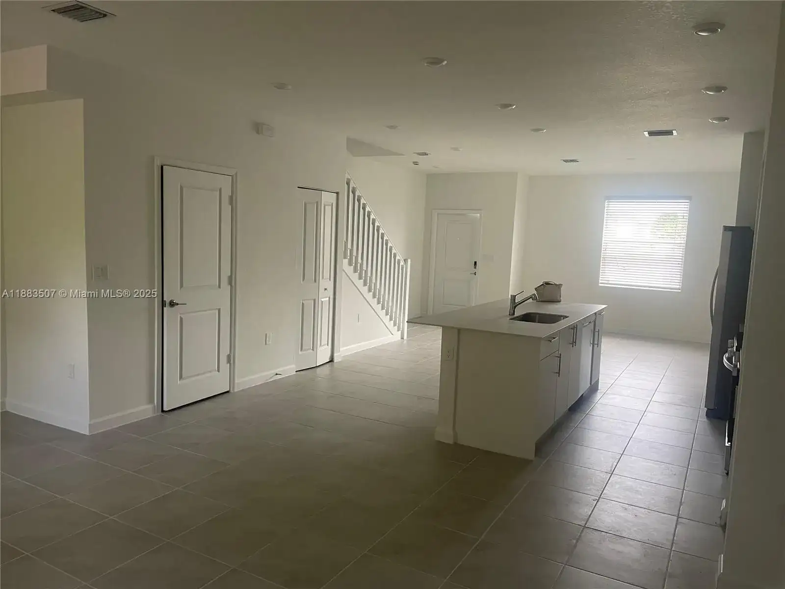 204 SE 10th Ct, Florida City FL 33034 photo 2