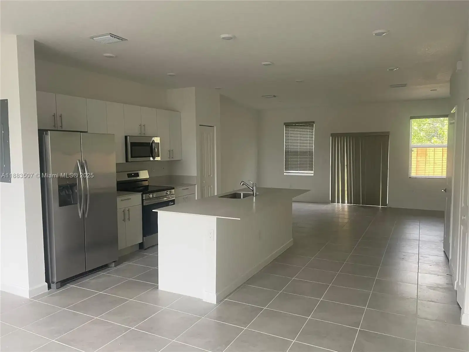 204 SE 10th Ct, Florida City FL 33034 photo 3
