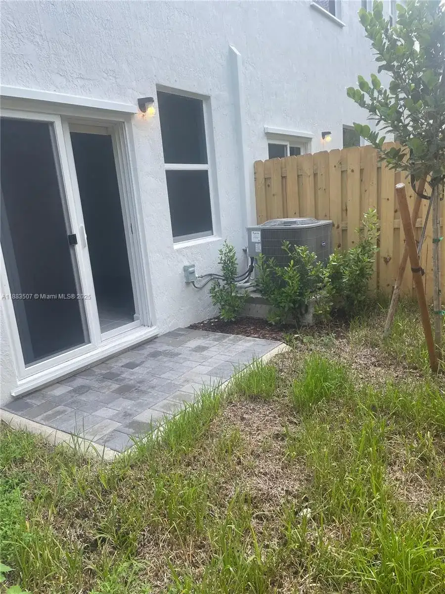 204 SE 10th Ct, Florida City FL 33034 photo 5