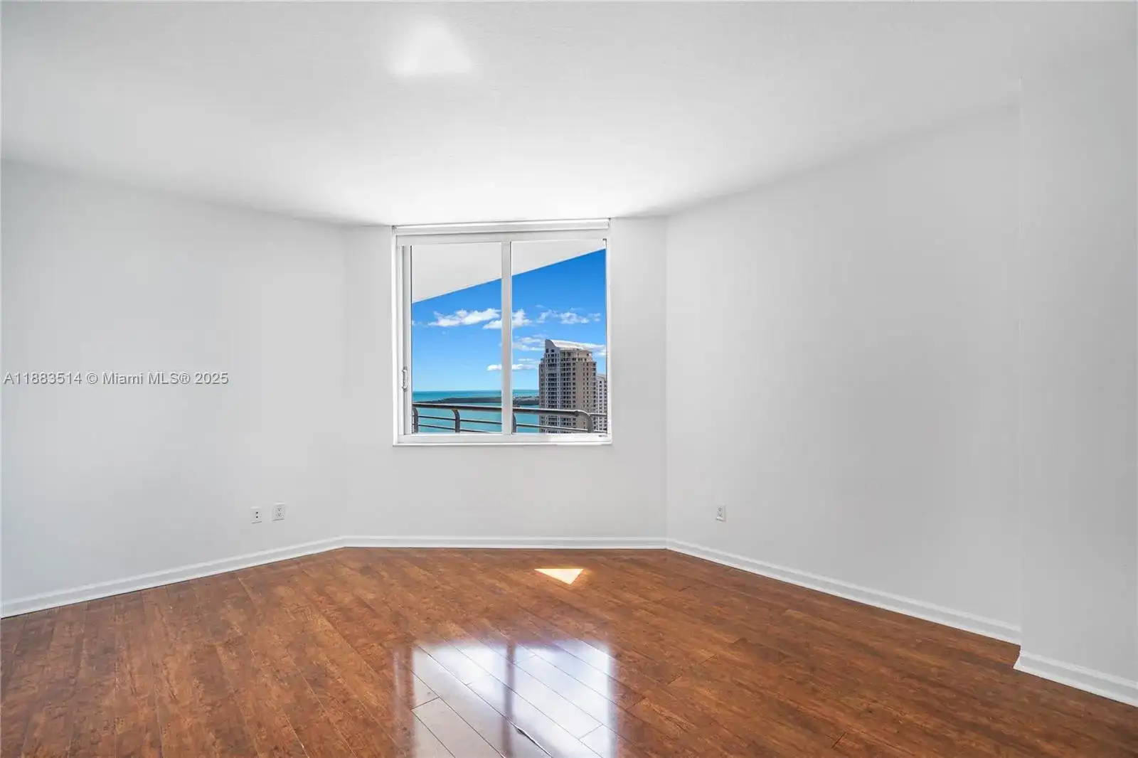 325 S Biscayne Blvd # 4115, Miami FL 33131 photo 3