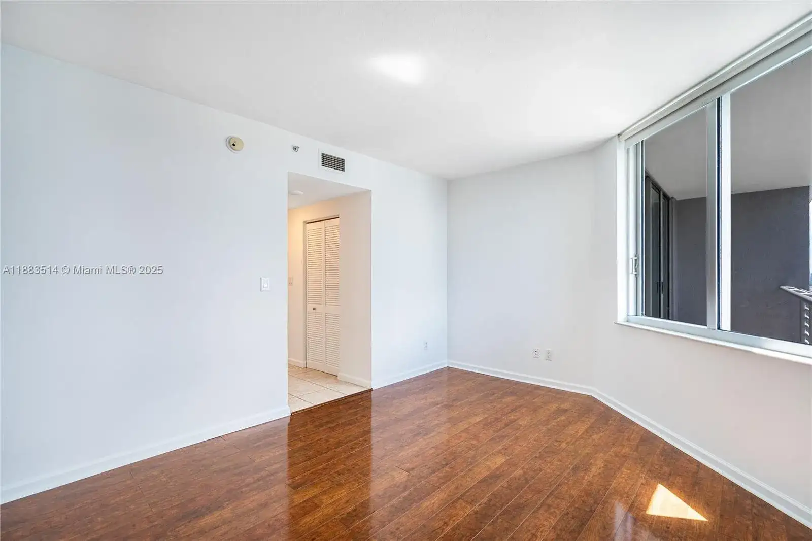 325 S Biscayne Blvd # 4115, Miami FL 33131 photo 4