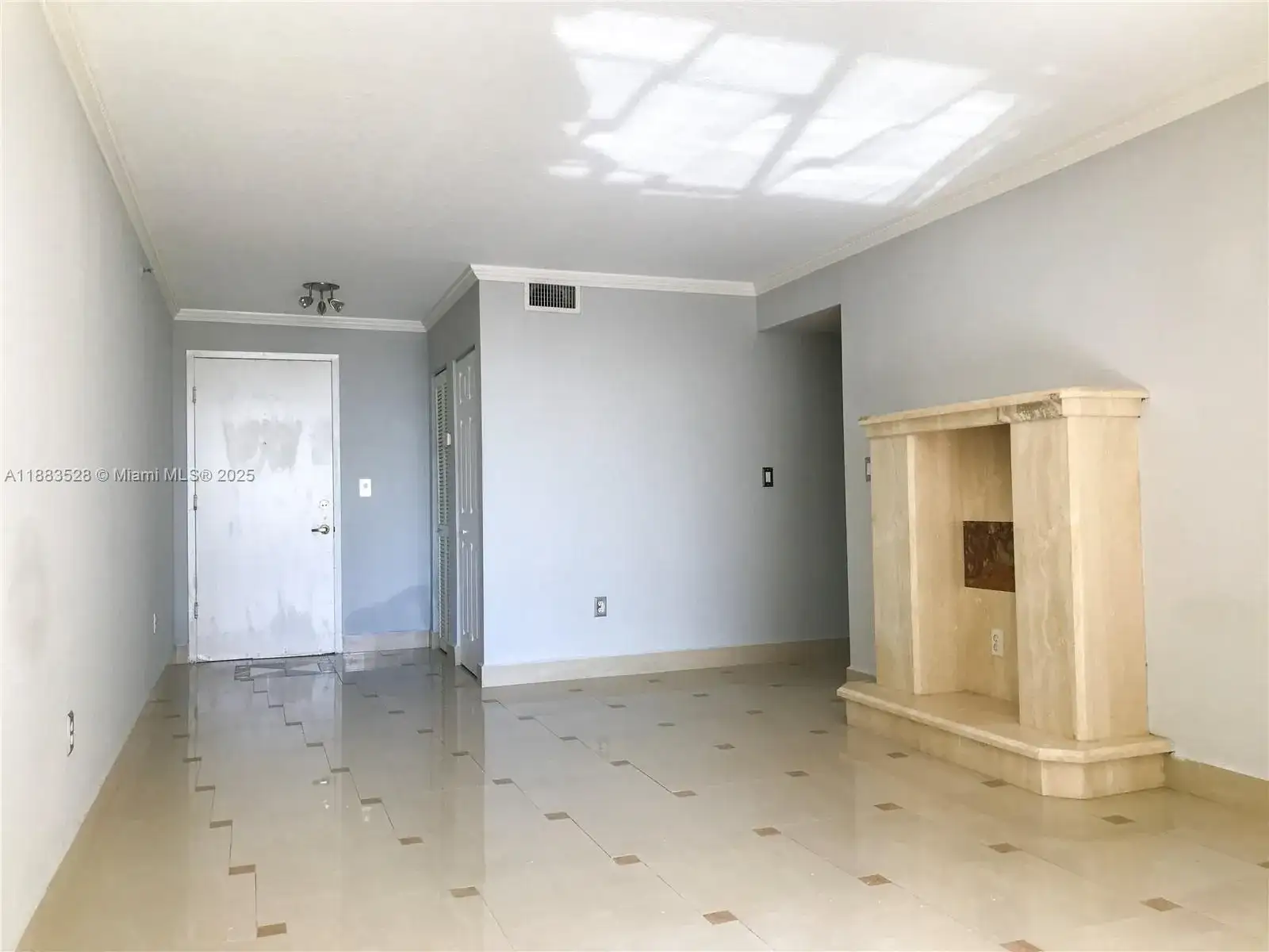 2642 Collins Ave # 406, Miami Beach FL 33140 photo 3