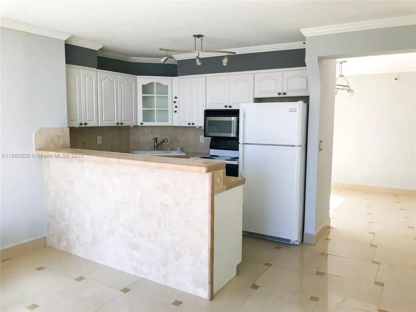 2642 Collins Ave # 406, Miami Beach FL 33140 photo 5
