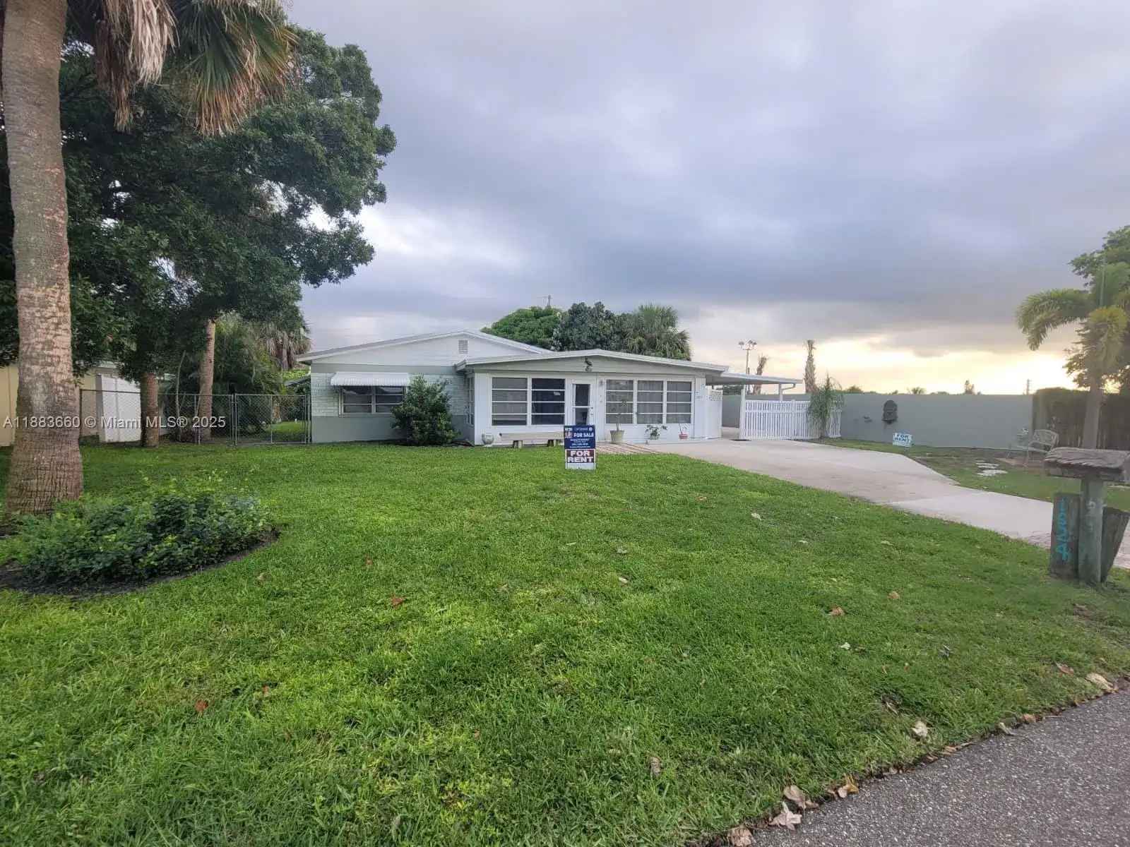 1624 NE Orion St, Jensen Beach FL 34957 photo 2