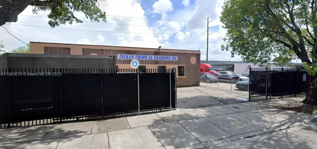 1880 NW 23rd St, Miami FL 33142