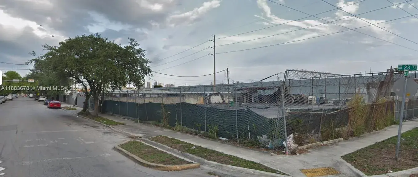 1880 NW 23rd St, Miami FL 33142