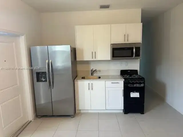 834 SE 26th Rd, Homestead FL 33035 photo 4