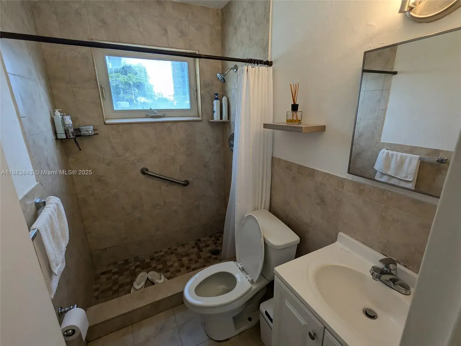 158 Ocean Dr # 406, Miami Beach FL 33139
