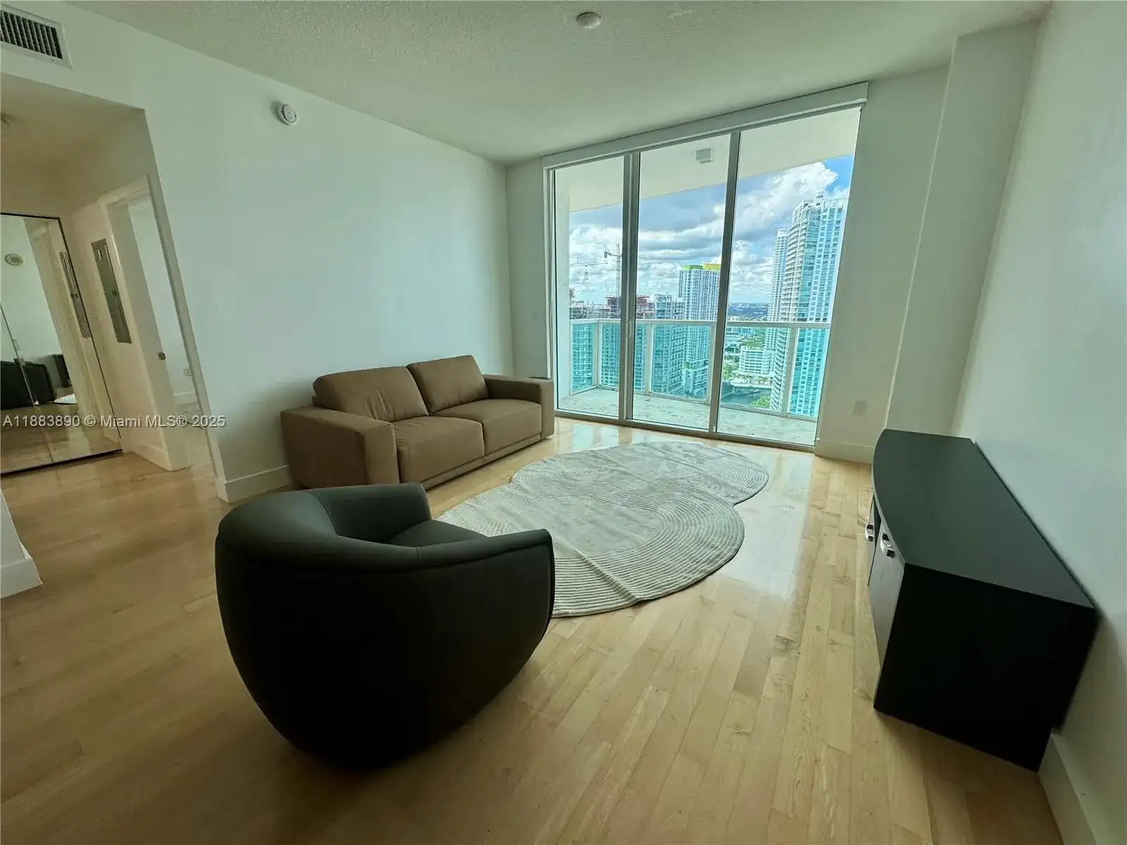 31 SE 5th St # 3817, Miami FL 33131 photo 4