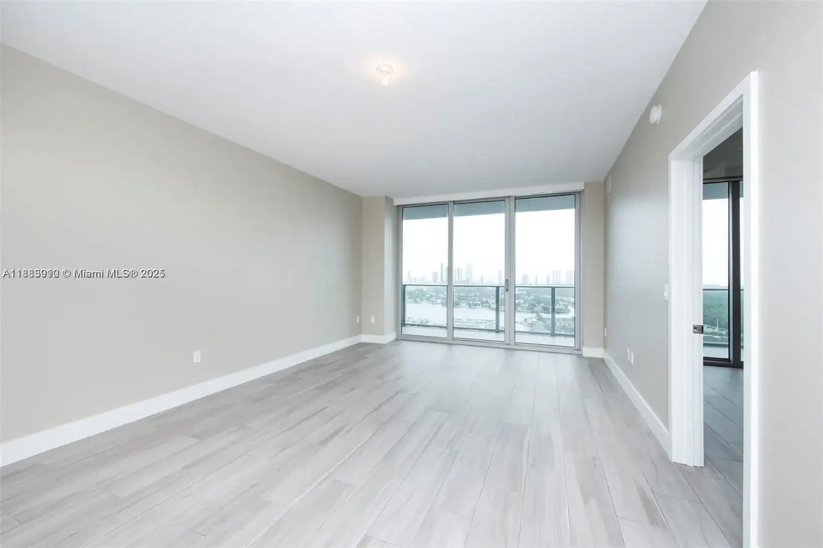 16385 Biscayne Blvd # 2616, North Miami Beach FL 33160 photo 5