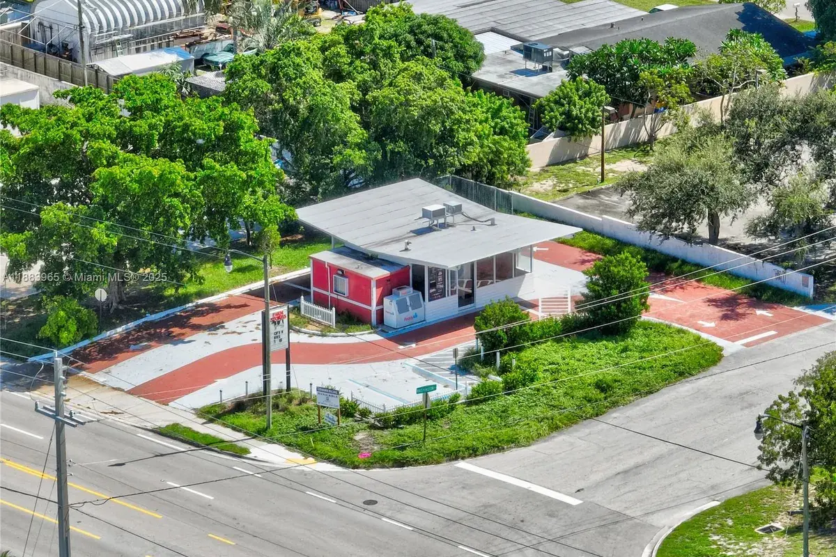 1116 Hypoluxo Rd, Lantana FL 33462