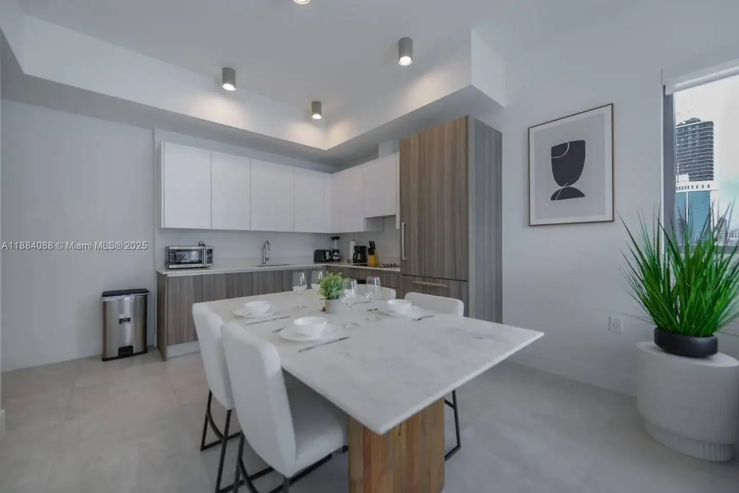 239 SW 9th St # 1601, Miami FL 33130 photo 3