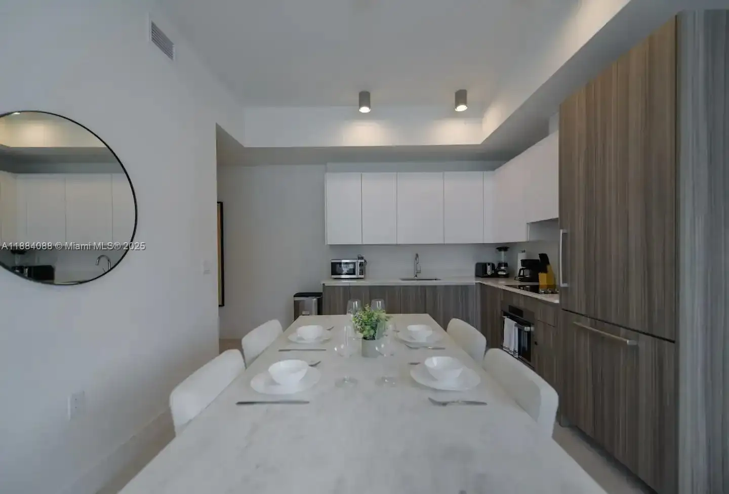 239 SW 9th St # 1601, Miami FL 33130 photo 4
