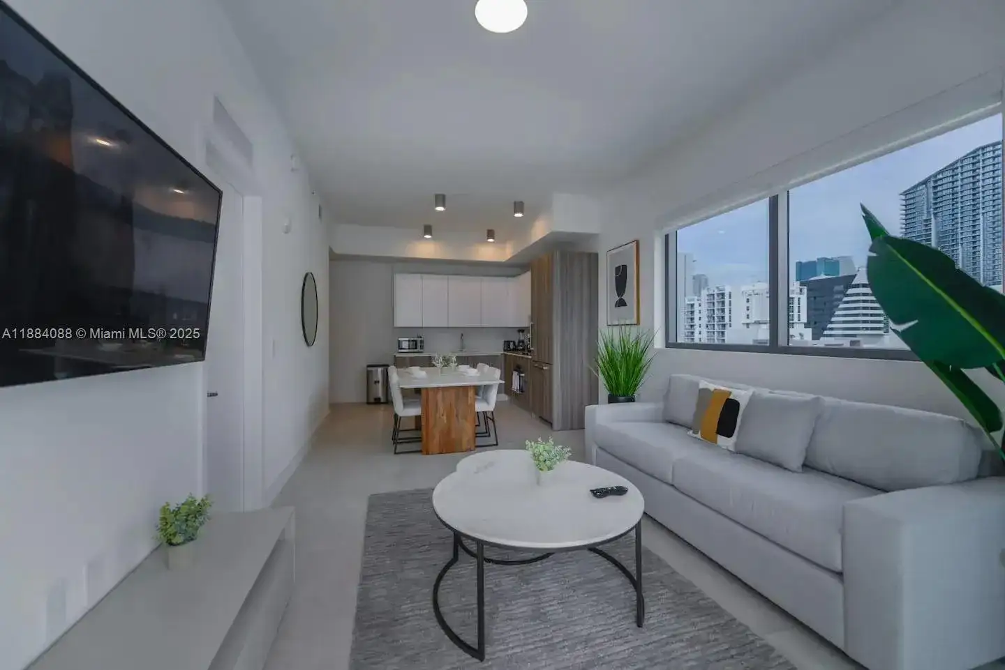 239 SW 9th St # 1601, Miami FL 33130 photo 5