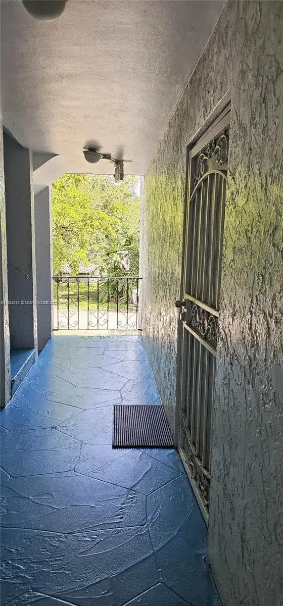 1090 NE 129th St # 205, North Miami FL 33161 photo 3