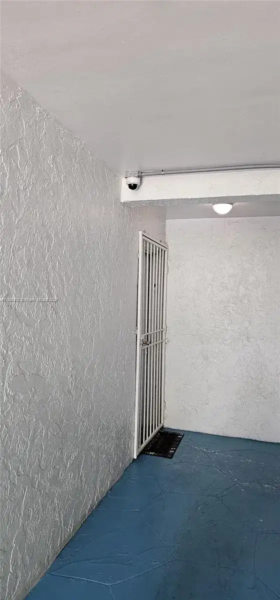 1090 NE 129th St # 205, North Miami FL 33161 photo 4