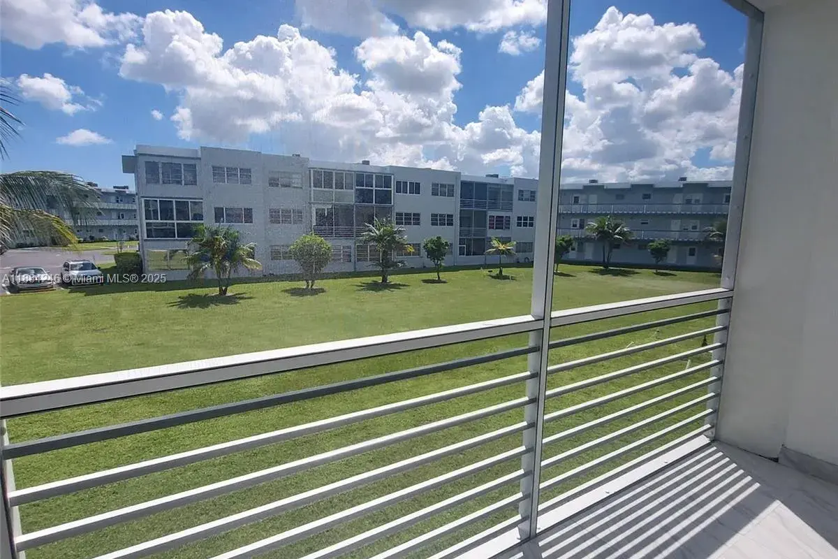 2300 Park Ln # 211, Hollywood FL 33021
