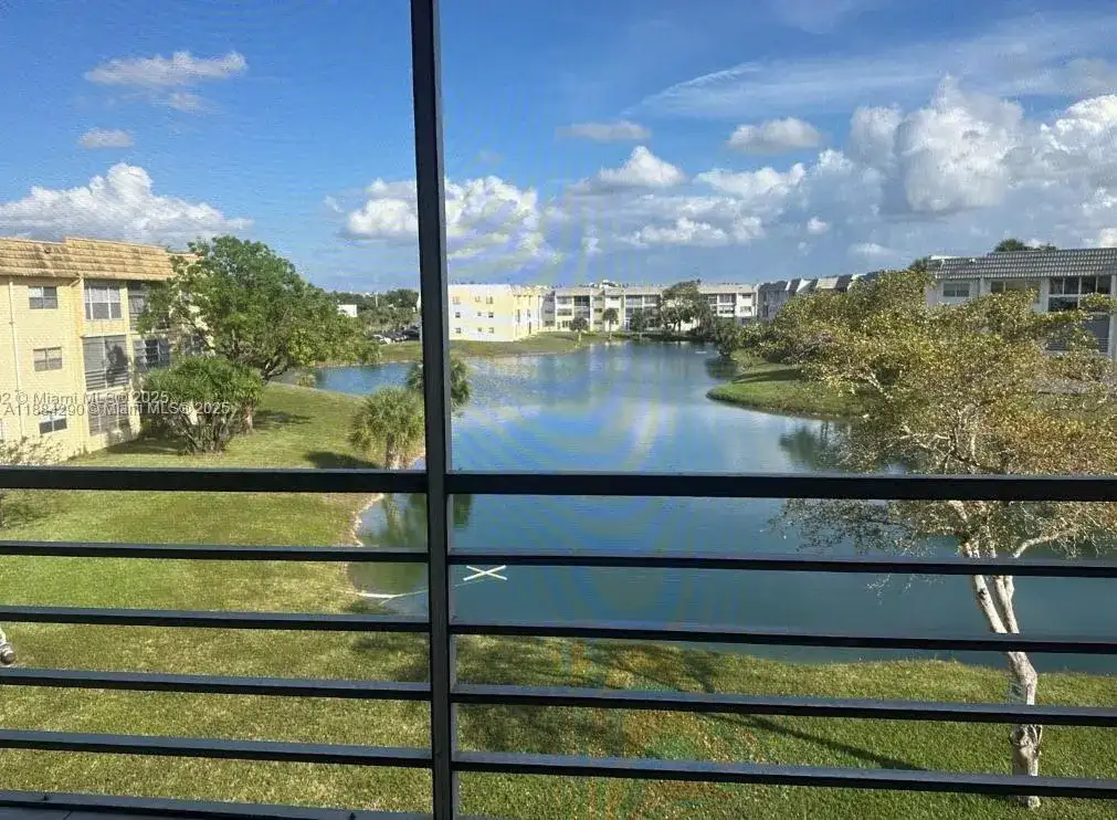 8400 Sunrise Lakes Blvd # 310, Sunrise FL 33322 photo 2