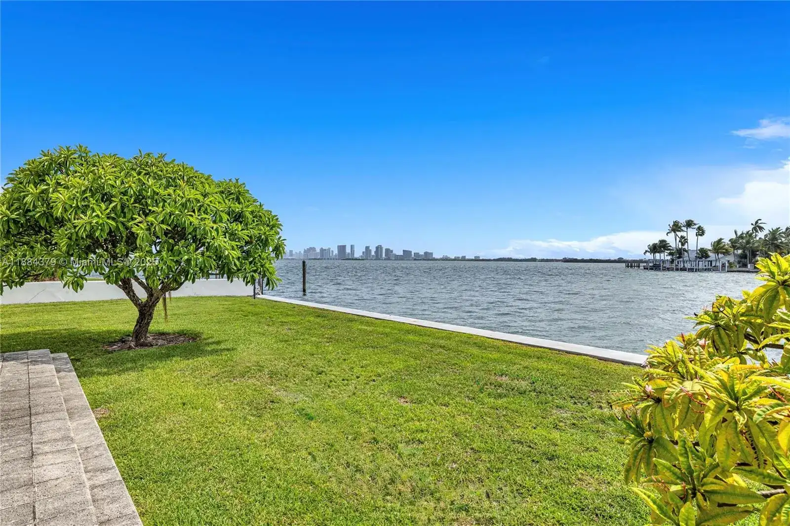 7500 W Treasure Dr, North Bay Village FL 33141 photo 3