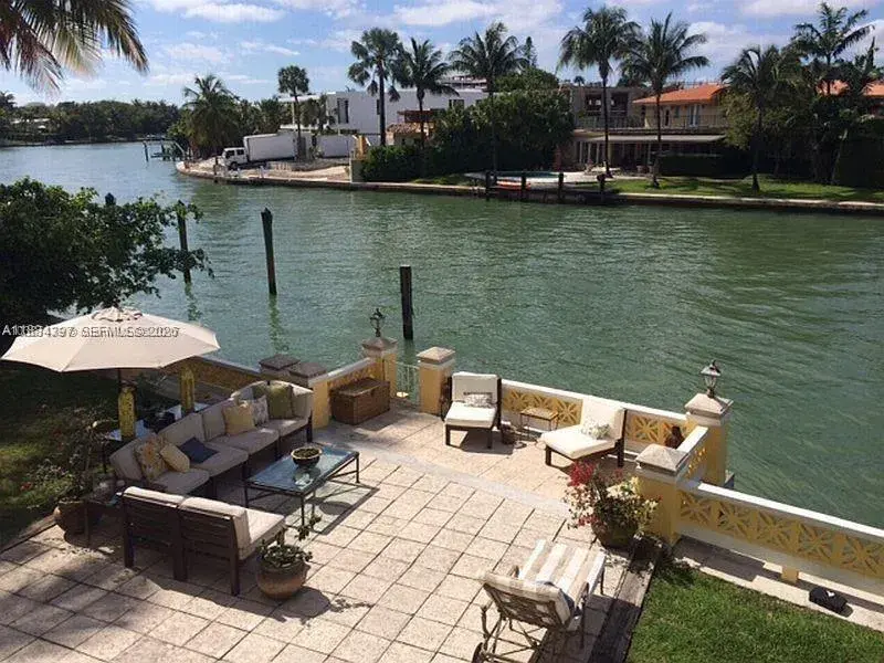 4812 Pine Tree Dr # 205, Miami Beach FL 33140
