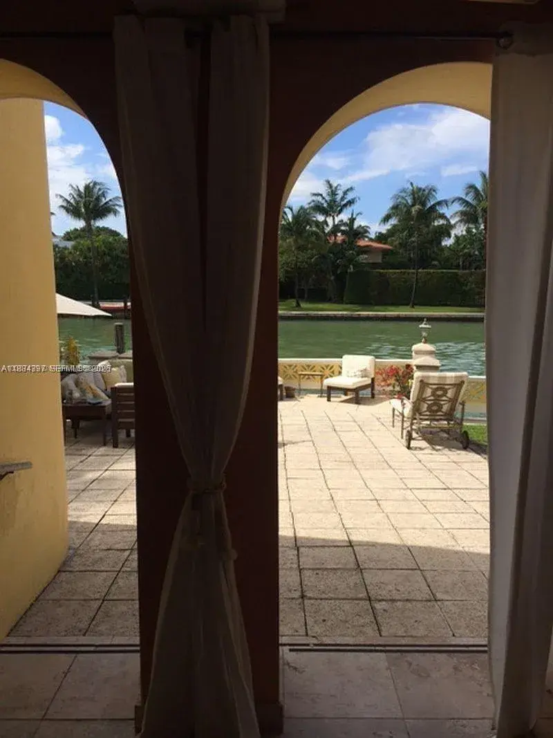 4812 Pine Tree Dr # 205, Miami Beach FL 33140