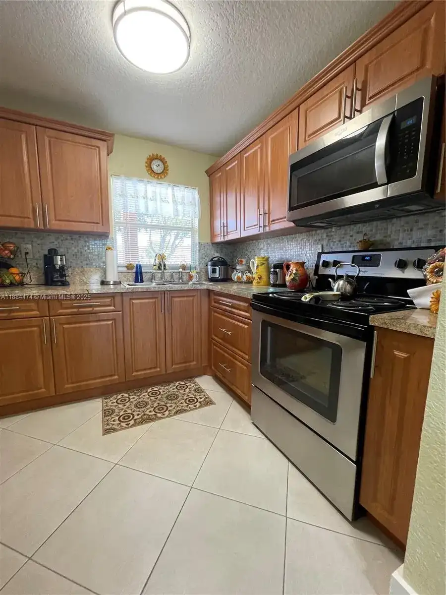 9041 Sunrise Lakes Blvd # 108, Sunrise FL 33322 photo 2