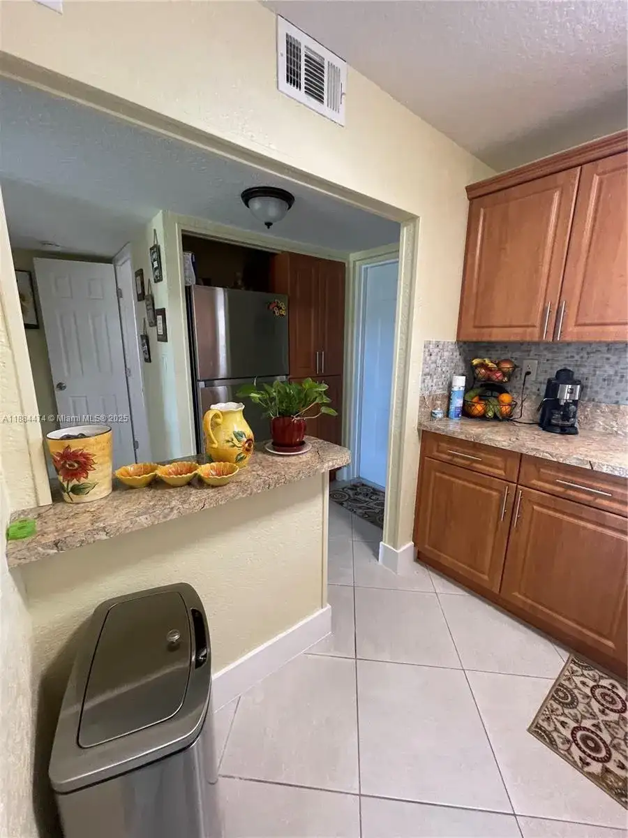 9041 Sunrise Lakes Blvd # 108, Sunrise FL 33322 photo 3
