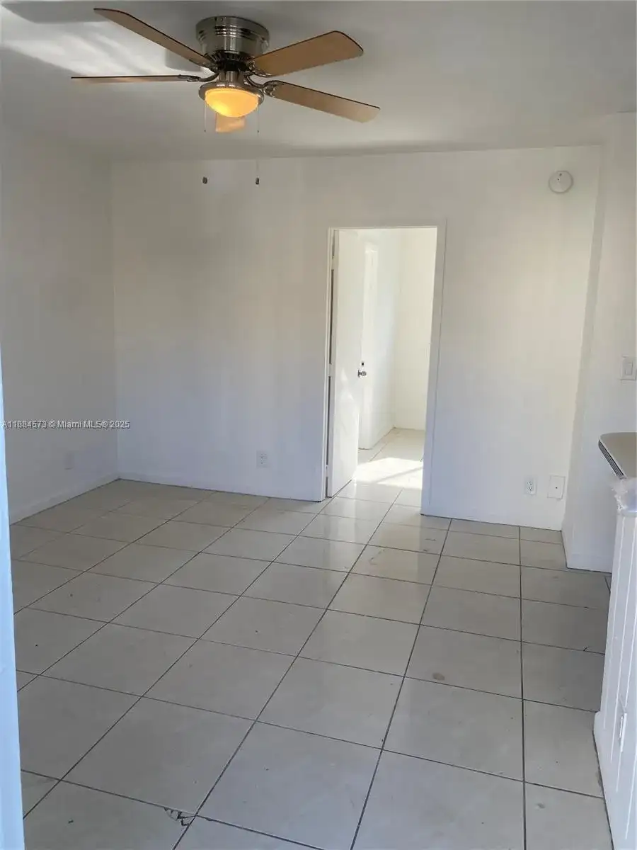 479 SW 3rd St # 9, Miami FL 33130 photo 2