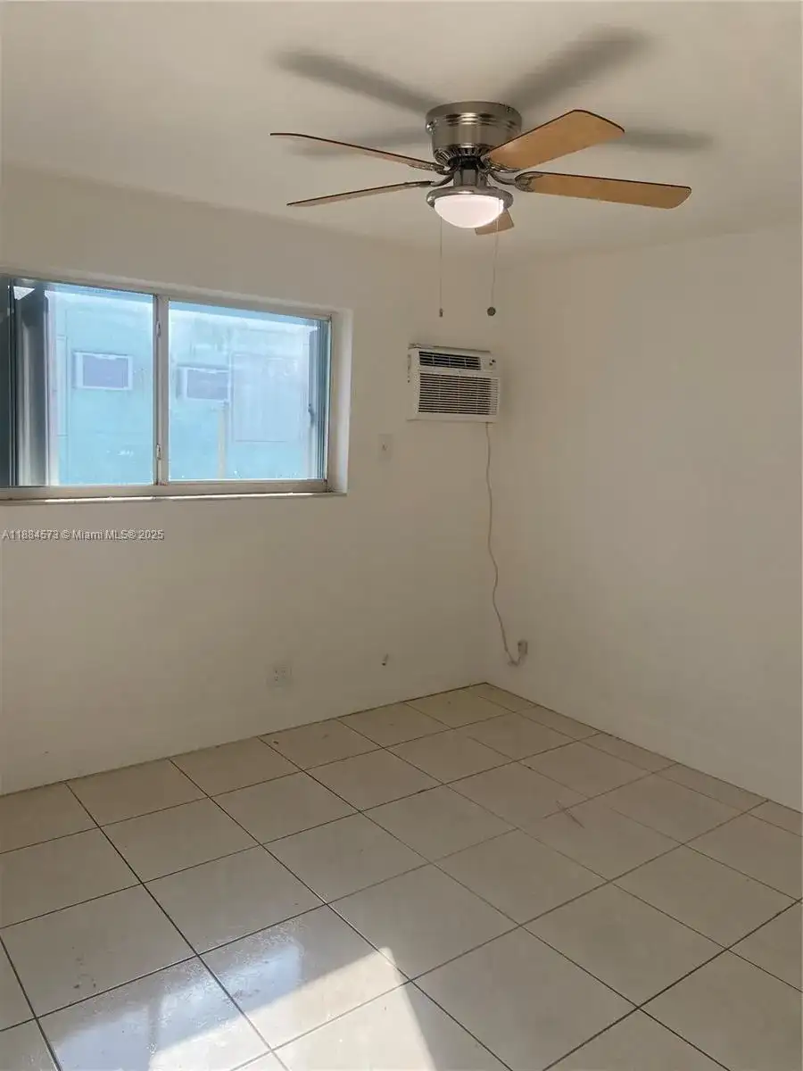 479 SW 3rd St # 9, Miami FL 33130 photo 4