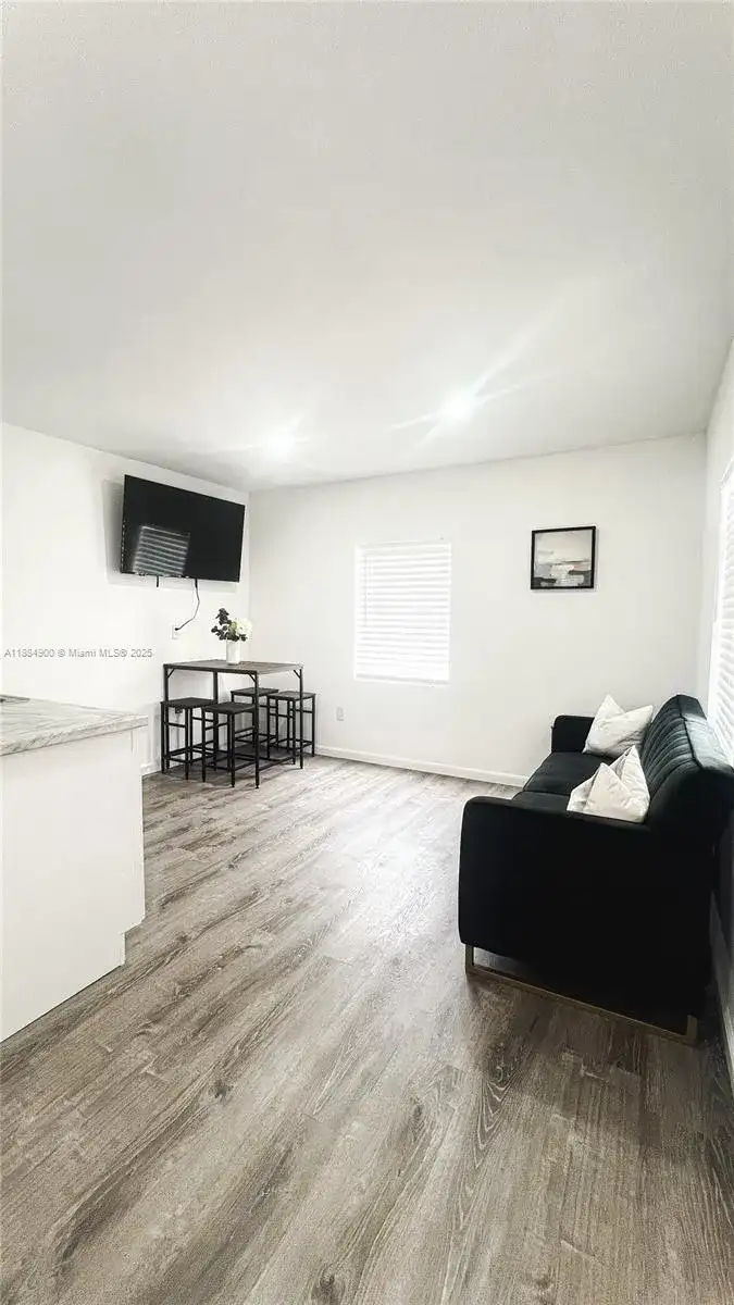 4139 NW 23rd Ave, Miami FL 33142 photo 2