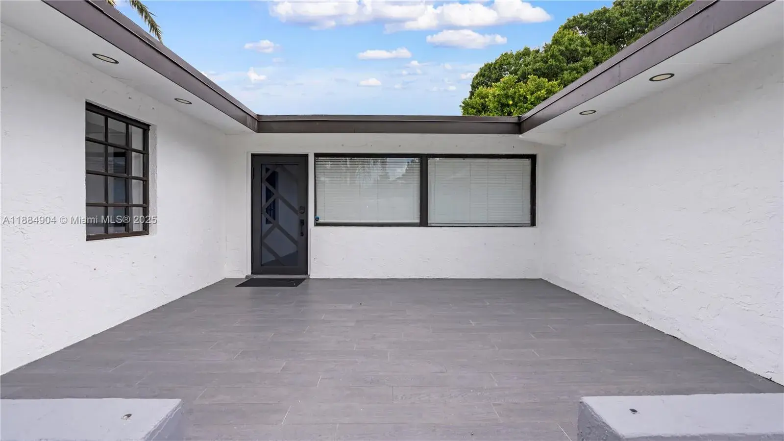 2413 Gulfstream Ln, Fort Lauderdale FL 33312