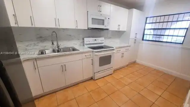 6675 W 4th Ave # 112, Hialeah FL 33012 photo 4