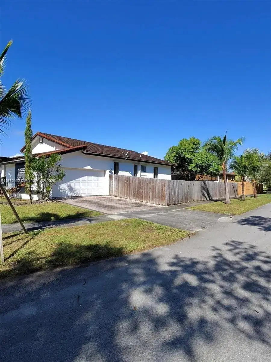 7821 SW 197th Ter, Cutler Bay FL 33189 photo 2