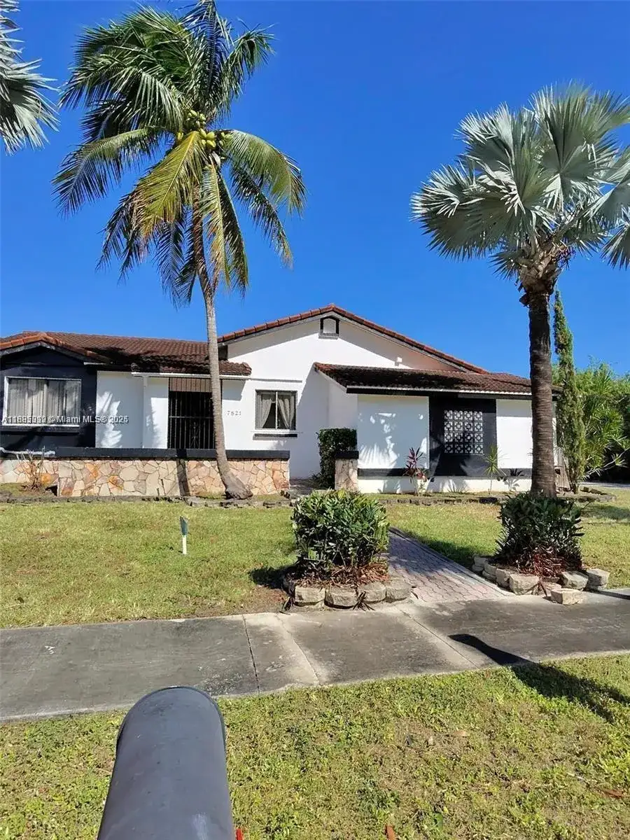 7821 SW 197th Ter, Cutler Bay FL 33189 photo 4