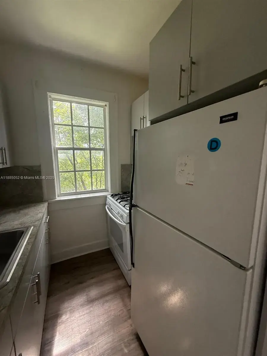 236 NE 28th St # 9, Miami FL 33137