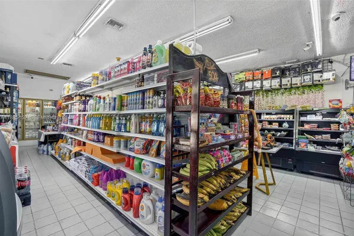 Convenience Store For Sale In Miami, Miami FL 33135