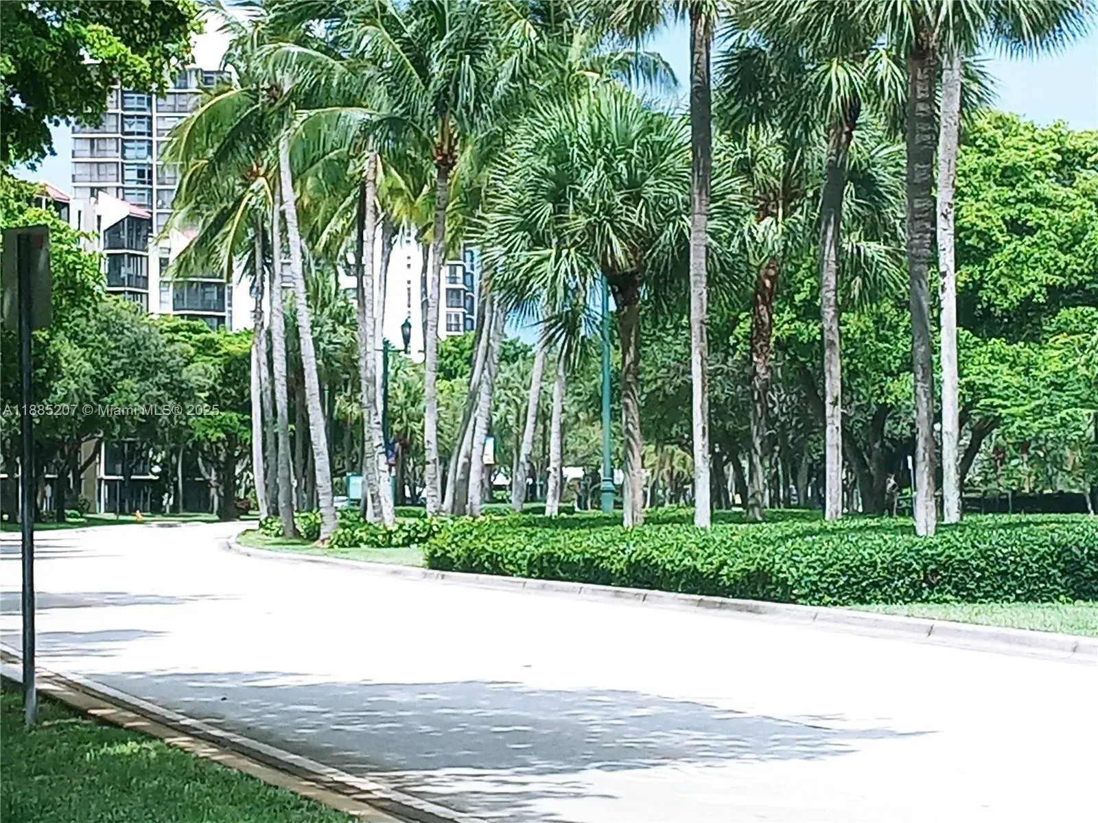 20400 W Country Club Dr # 303, Aventura FL 33180