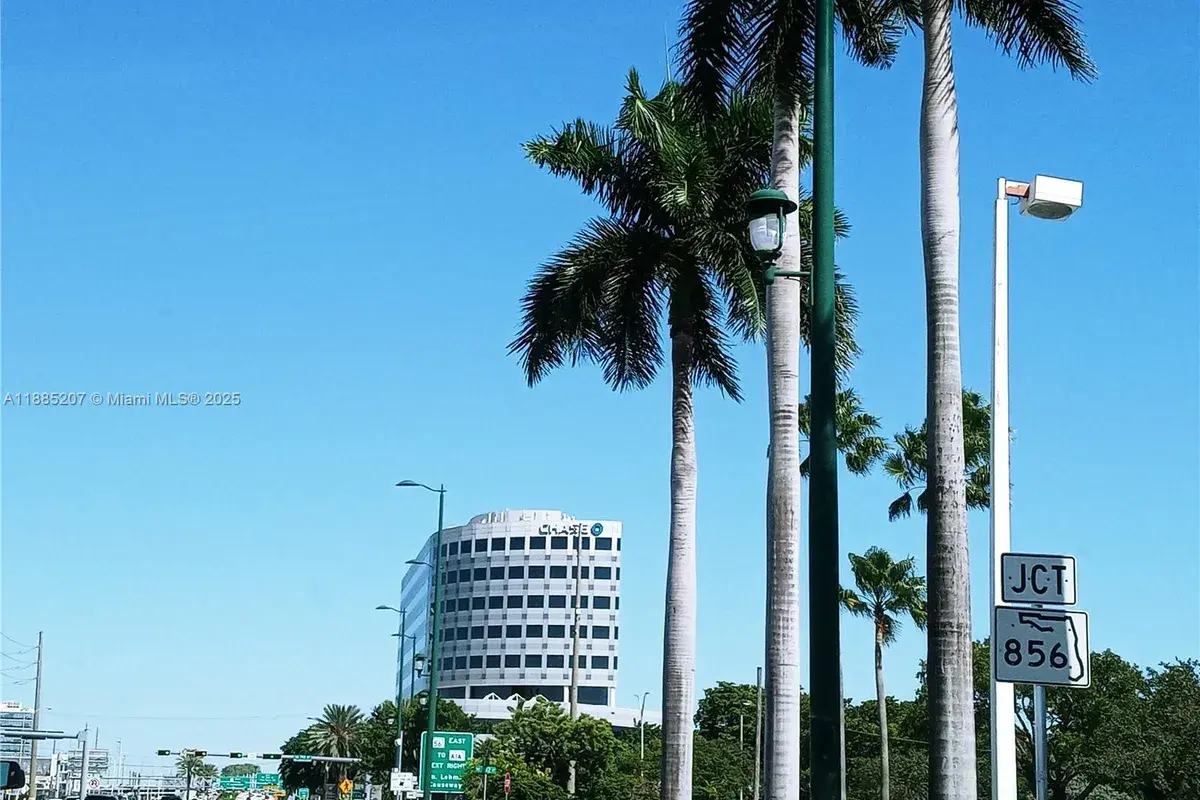 20400 W Country Club Dr # 303, Aventura FL 33180