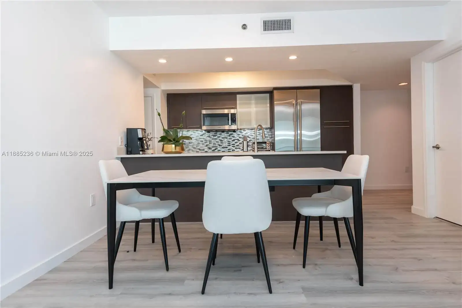 55 SE 6th St # 3403, Miami FL 33131 photo 2