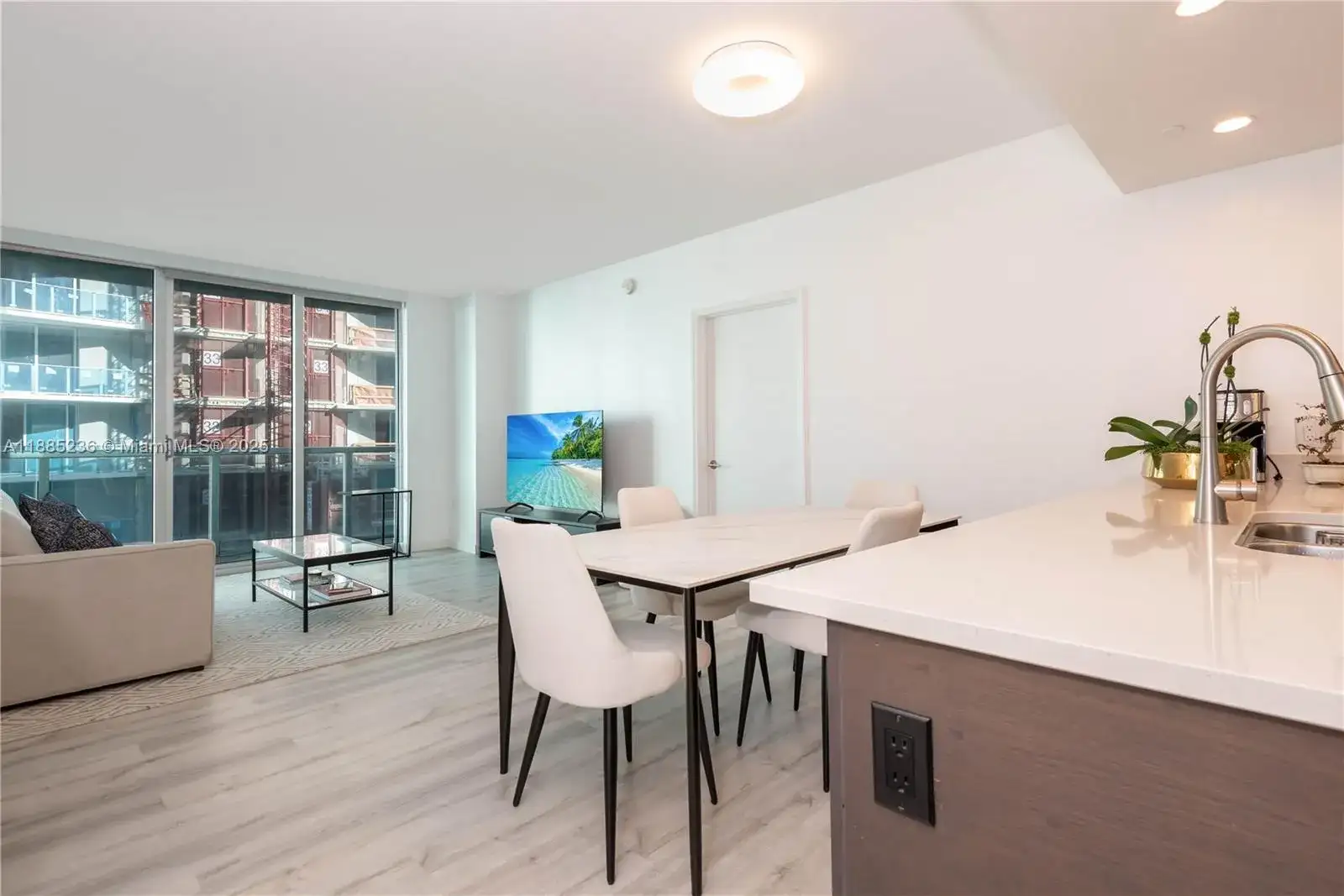 55 SE 6th St # 3403, Miami FL 33131 photo 4
