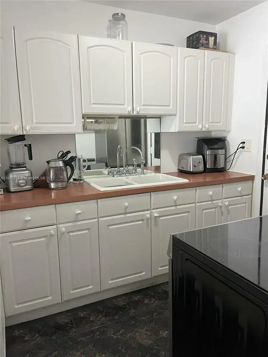 1395 NE 167th St # 315, Miami FL 33162 photo 5