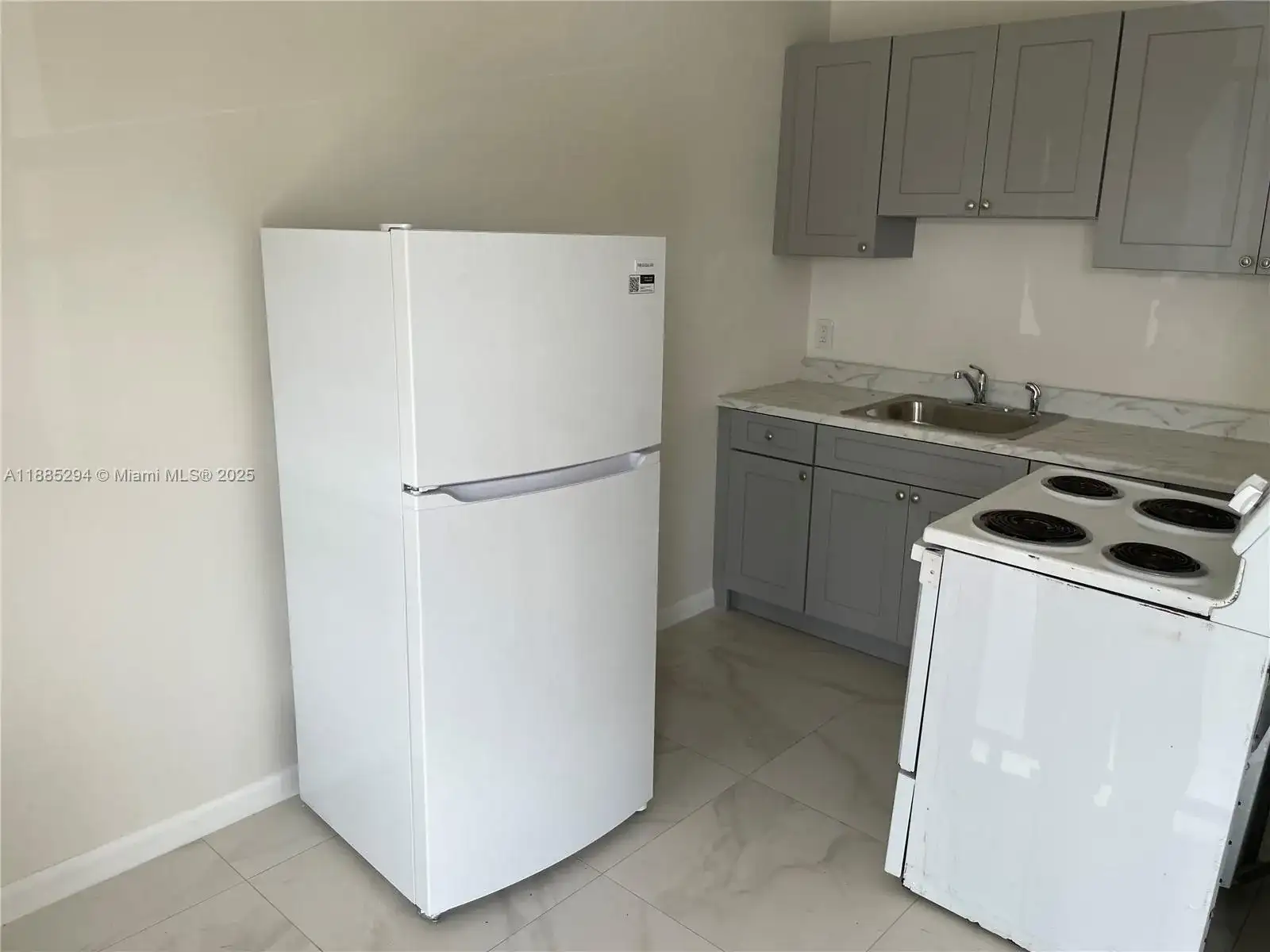 801 N H # 13, Lake Worth FL 33460 photo 2