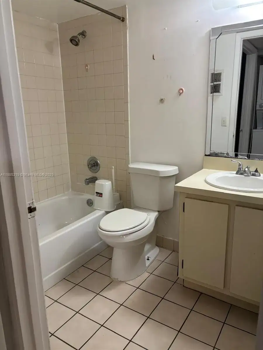 871 NE 207th Ln # 15, Miami FL 33179 photo 5