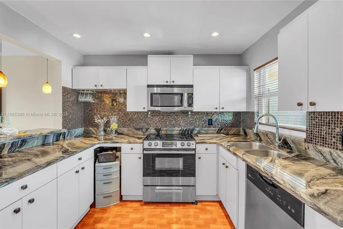 8950 Sunrise Lakes Blvd # 311, Sunrise FL 33322