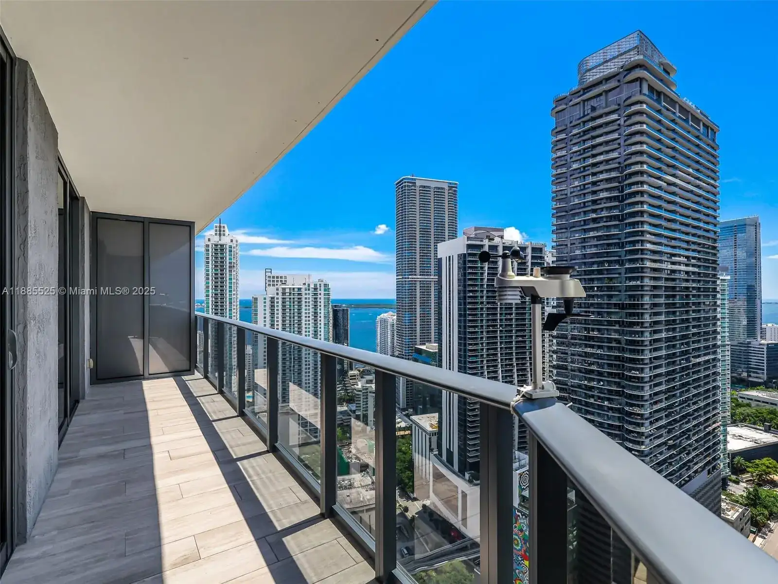 45 SW 9th St # 3905, Miami FL 33130 photo 2