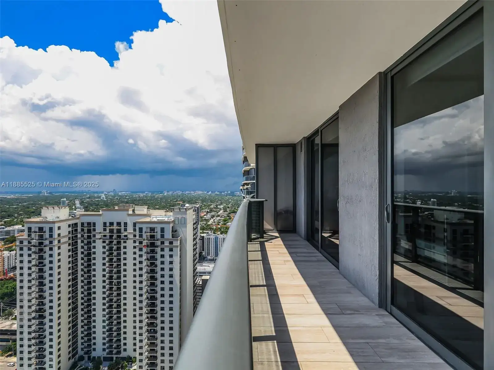 45 SW 9th St # 3905, Miami FL 33130 photo 3