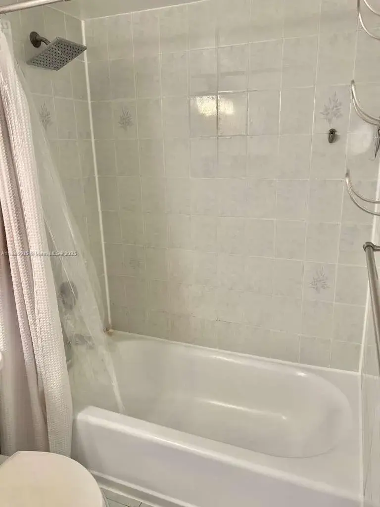 1300 W 53rd St # 18, Hialeah FL 33012