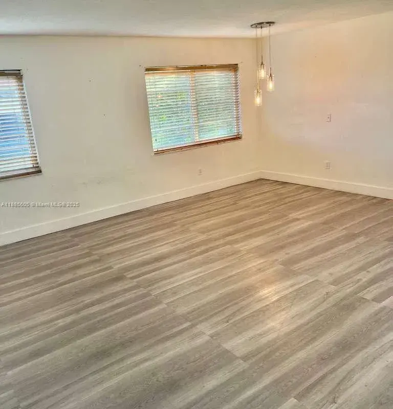 1300 W 53rd St # 18, Hialeah FL 33012