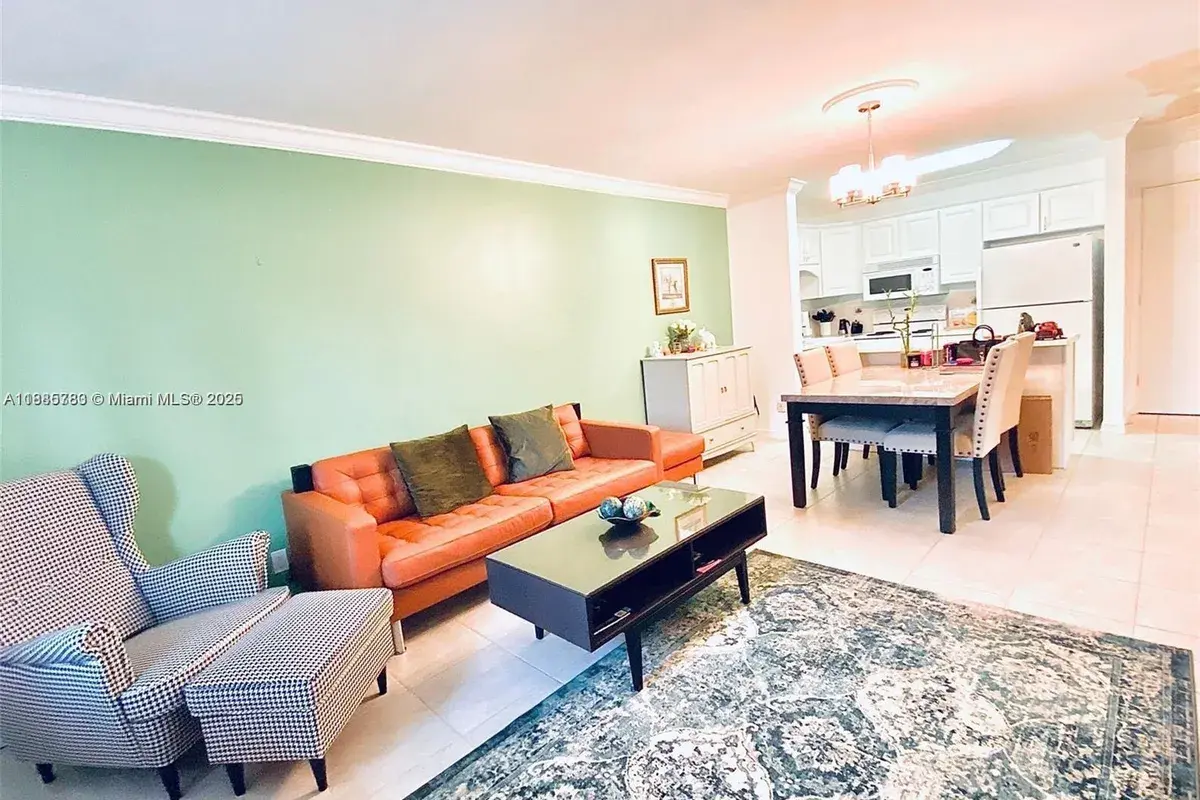 1520 Mckinley St # 216E, Hollywood FL 33020